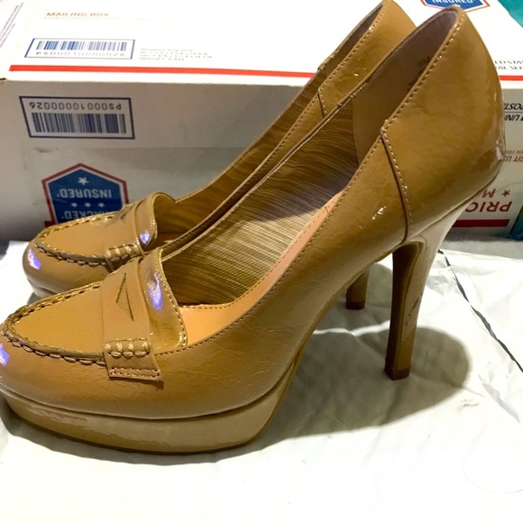 Shoes - Adorable vintage style heels size 8
